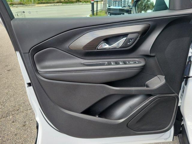 Photo of 2023 Summit White GMC Terrain