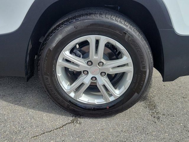 Photo of 2023 Summit White GMC Terrain