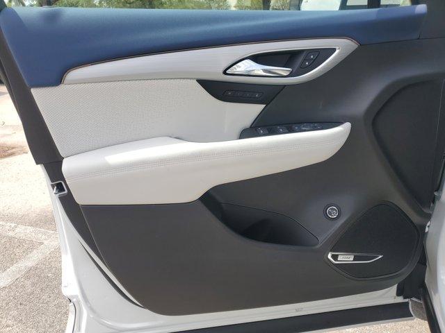 Photo of 2025 White Frost Tri-Coat Buick Envision