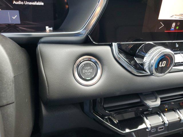 Photo of 2025 Summit White GMC Canyon