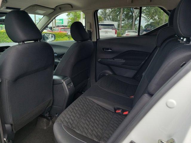 Photo of 2023 Aspen White / Super Black Nissan Kicks