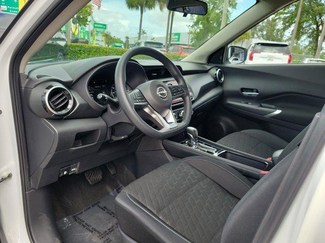 Photo of 2023 Aspen White / Super Black Nissan Kicks