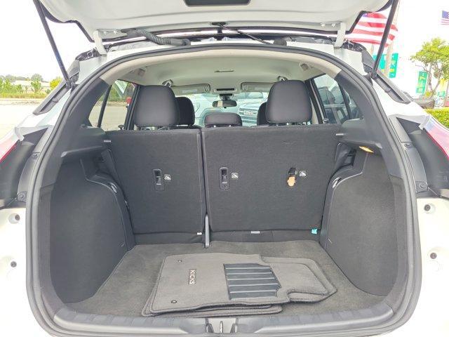 Photo of 2023 Aspen White / Super Black Nissan Kicks