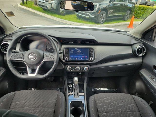 Photo of 2023 Aspen White / Super Black Nissan Kicks