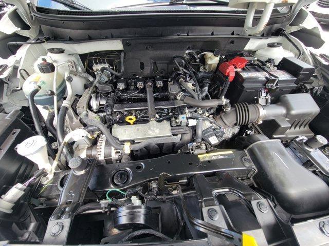 Photo of 2023 Aspen White / Super Black Nissan Kicks
