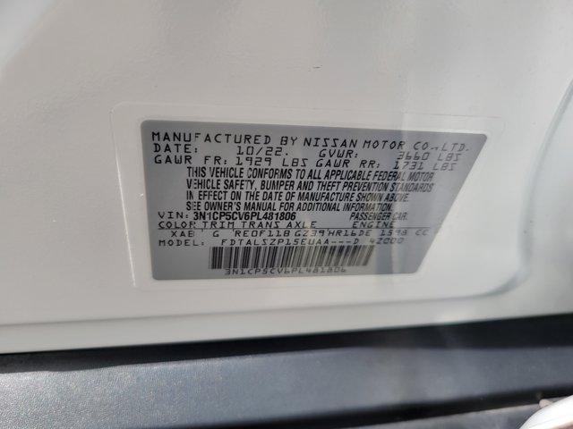 Photo of 2023 Aspen White / Super Black Nissan Kicks