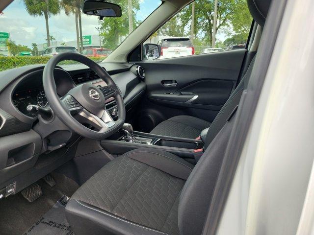 Photo of 2023 Aspen White / Super Black Nissan Kicks