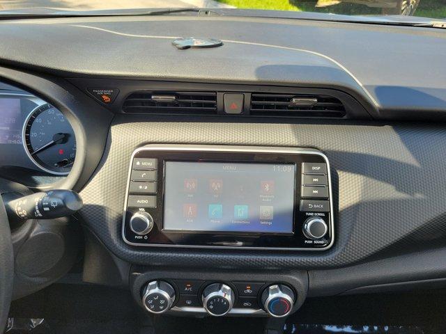 Photo of 2022 Gun Metallic Nissan Kicks