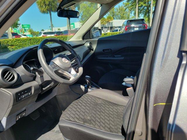 Photo of 2022 Gun Metallic Nissan Kicks