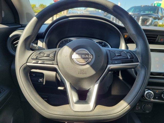 Photo of 2022 Gun Metallic Nissan Kicks