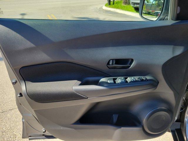 Photo of 2022 Gun Metallic Nissan Kicks