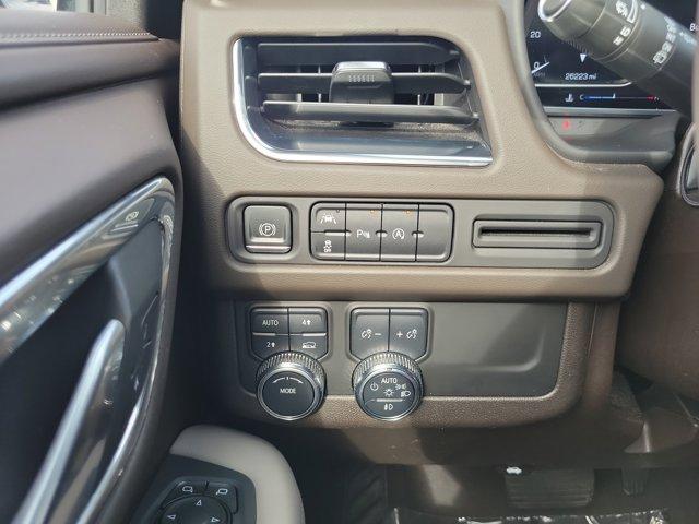 Photo of 2023 White Frost Tri-Coat GMC Yukon XL