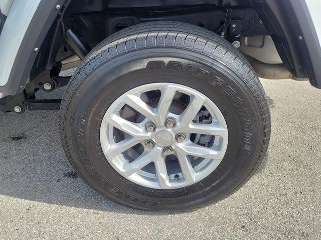Photo of 2023 Silver Zynith Clearcoat Jeep Gladiator