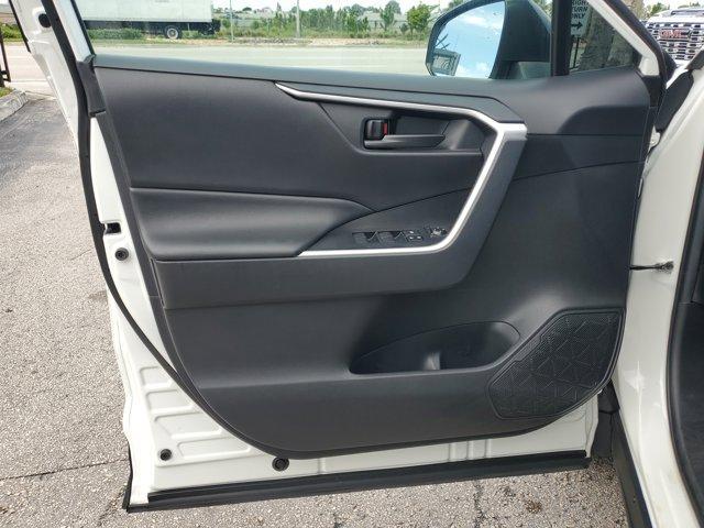 Photo of 2020 Super White Toyota RAV4