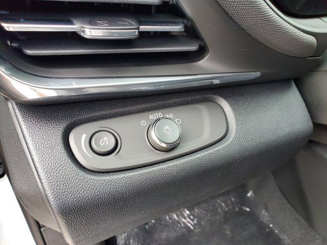 Photo of 2025 Summit White Buick Envista