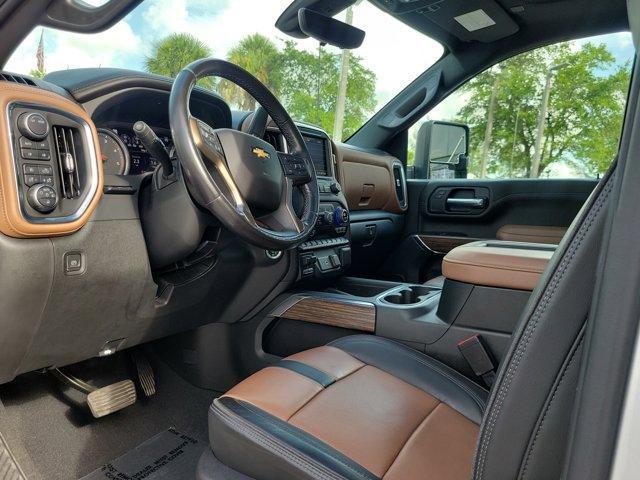 Photo of 2022 Silver Ice Metallic Chevrolet Silverado 3500