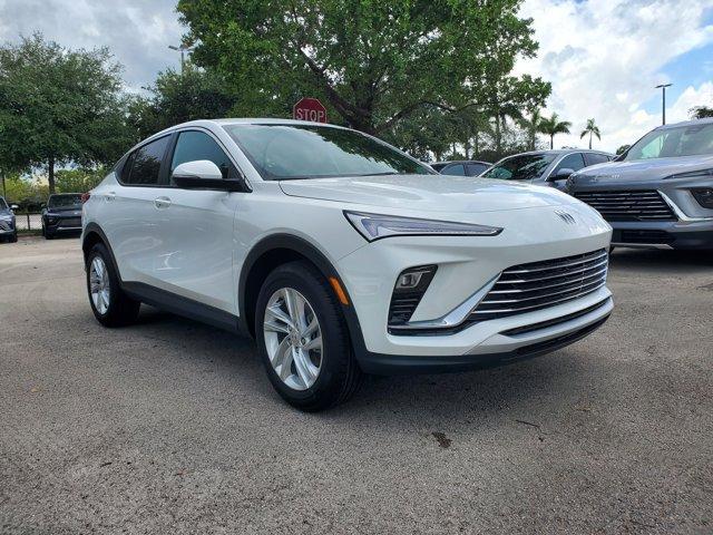 Photo of 2025 Summit White Buick Envista