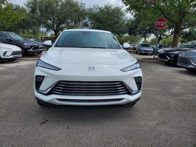 Photo of 2025 Summit White Buick Envista