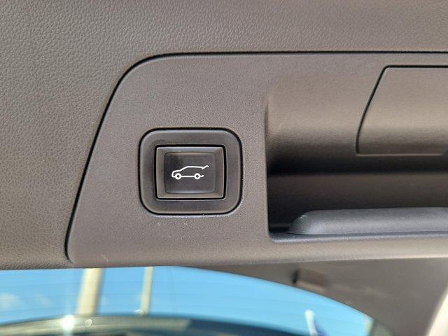 Photo of 2022 Summit White Buick Envision