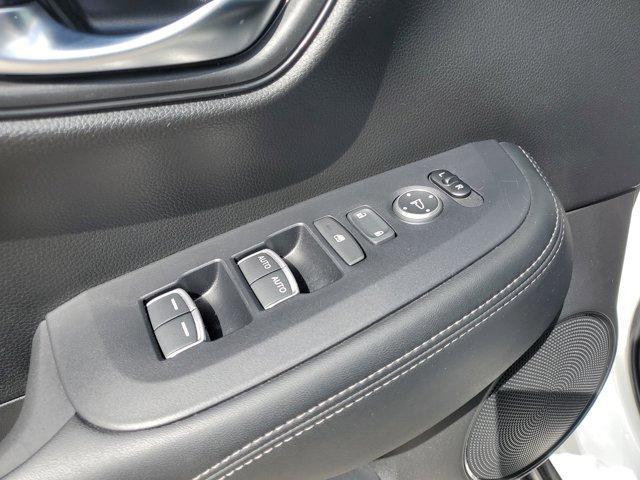 Photo of 2023 Platinum White Pearl Honda HR-V