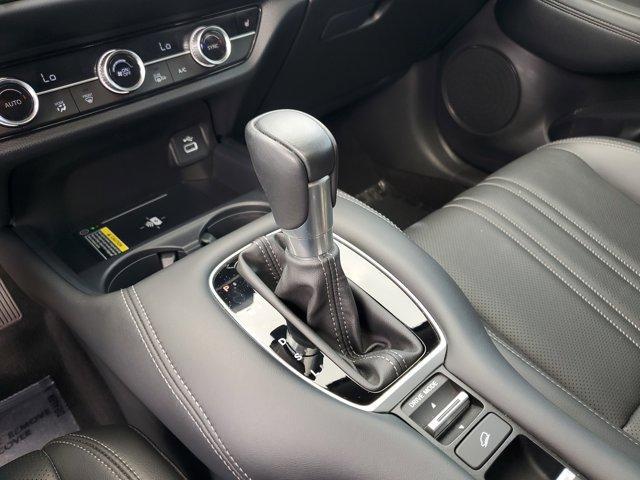 Photo of 2023 Platinum White Pearl Honda HR-V