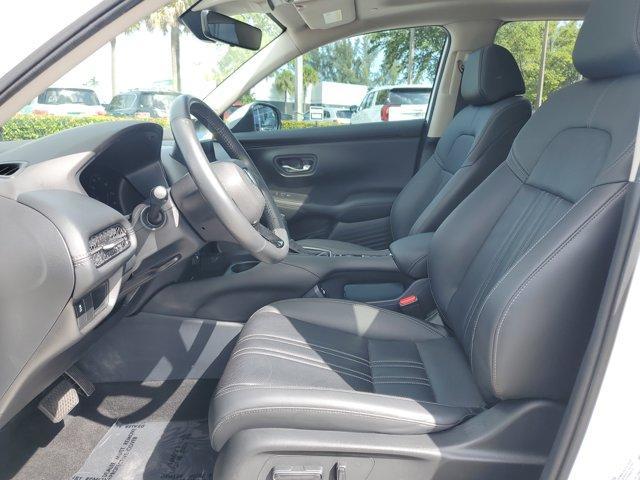 Photo of 2023 Platinum White Pearl Honda HR-V