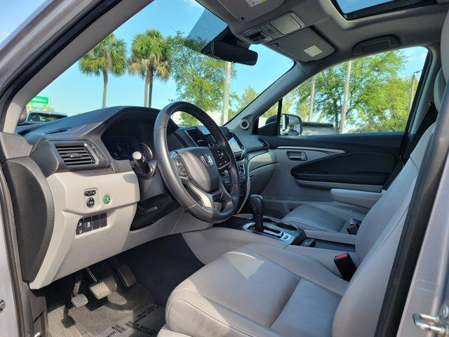 Photo of 2020 Lunar Silver Metallic Honda Pilot