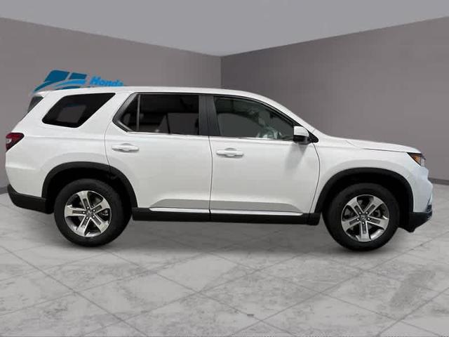 Photo of 2025 Platinum White Pearl Honda Pilot