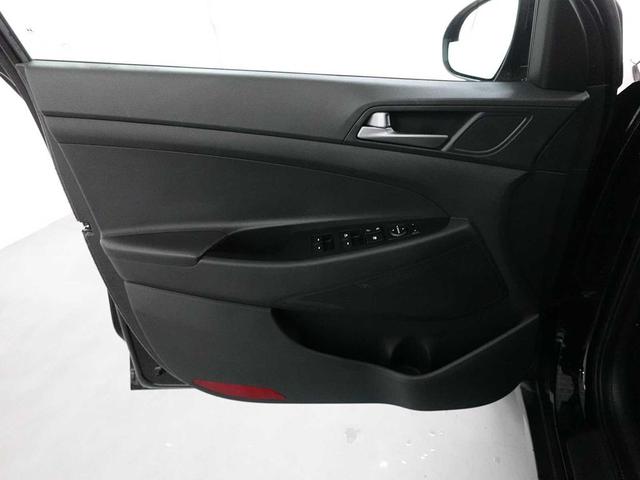 Photo of 2017 Black Noir Pearl Hyundai TUCSON