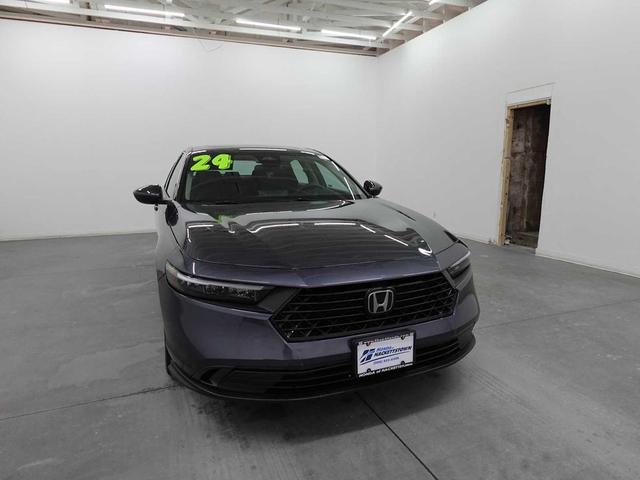 Photo of 2024 Meteorite Gray Metallic Honda Accord