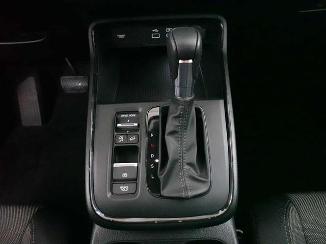 Photo of 2025 Platinum White Pearl Honda CR-V