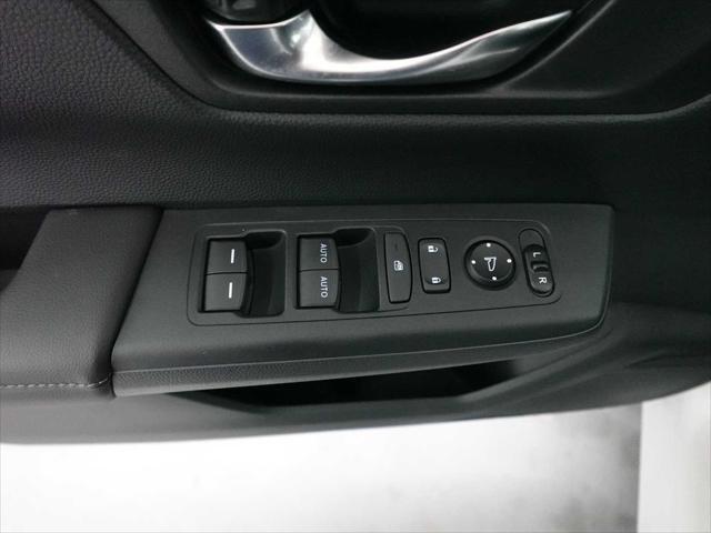 Photo of 2025 Platinum White Pearl Honda CR-V