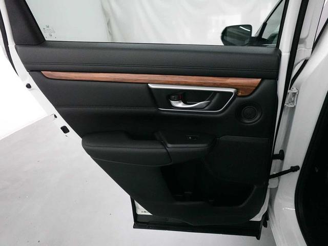 Photo of 2022 Platinum White Pearl Honda CR-V