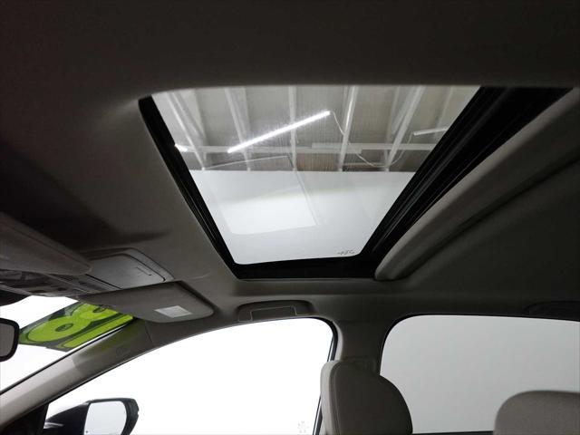 Photo of 2018 White Diamond Pearl Honda CR-V