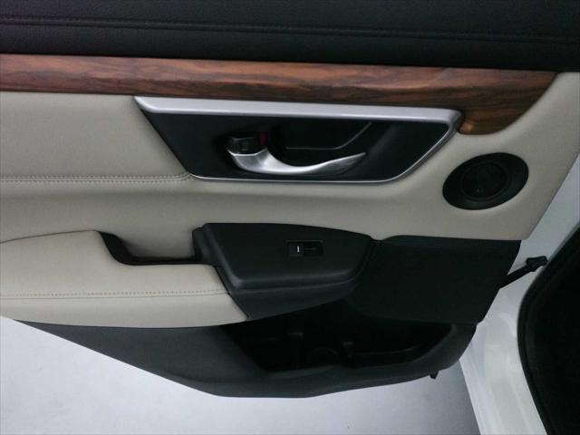 Photo of 2018 White Diamond Pearl Honda CR-V