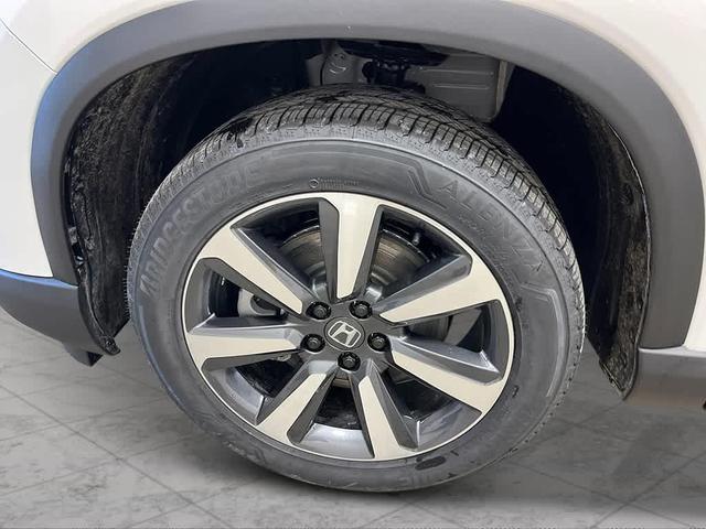 Photo of 2025 Platinum White Pearl Honda Pilot