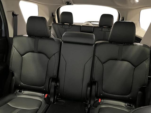 Photo of 2025 Platinum White Pearl Honda Pilot