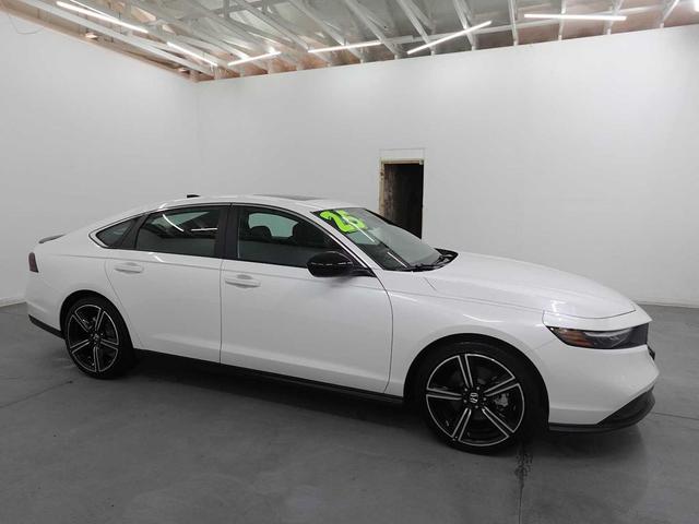 Photo of 2025 Platinum White Pearl Honda Accord Hybrid