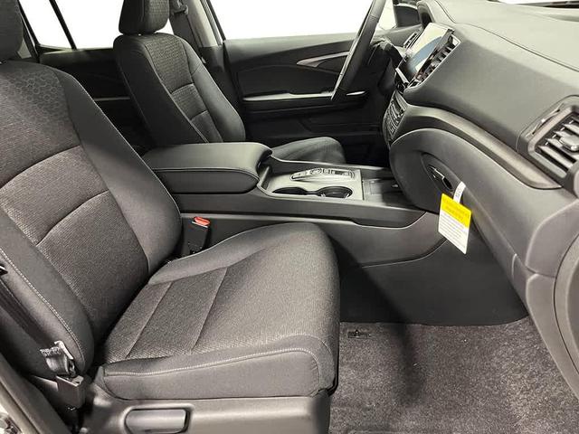 Photo of 2025 Crystal Black Pearl Honda Ridgeline