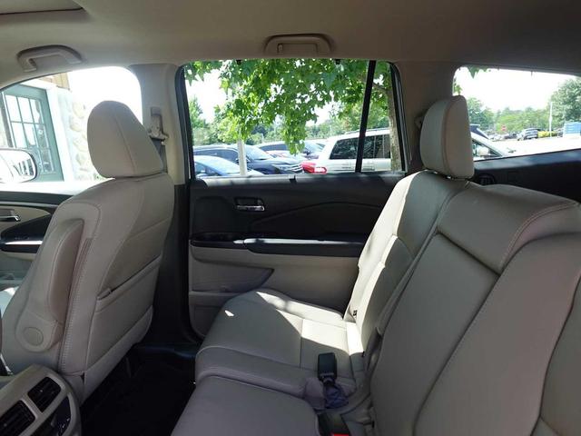 Photo of 2022 Platinum White Pearl Honda Pilot