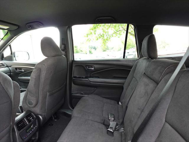Photo of 2022 Sonic Gray Pearl Honda Pilot