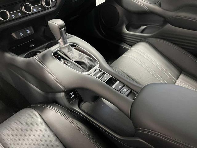 Photo of 2026 Platinum White Pearl Honda HR-V