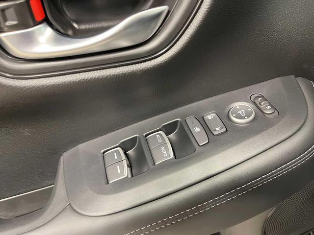 Photo of 2026 Platinum White Pearl Honda HR-V