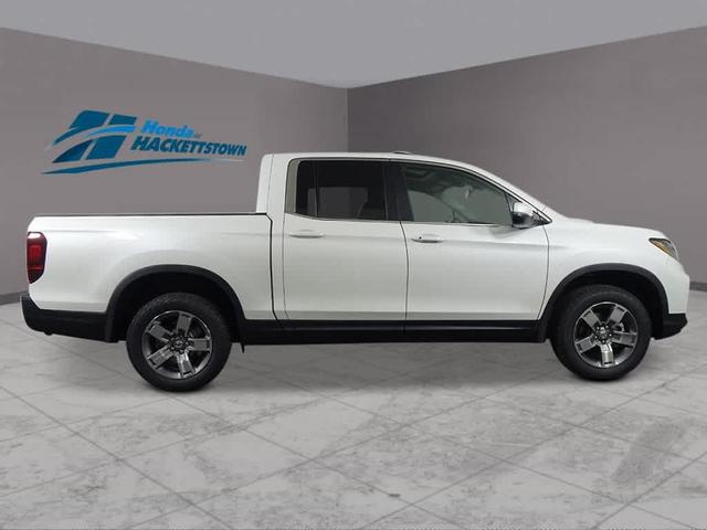 Photo of 2025 Platinum White Pearl Honda Ridgeline