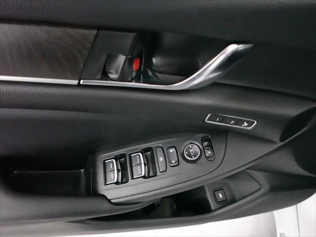 Photo of 2021 Platinum White Pearl Honda Accord Hybrid