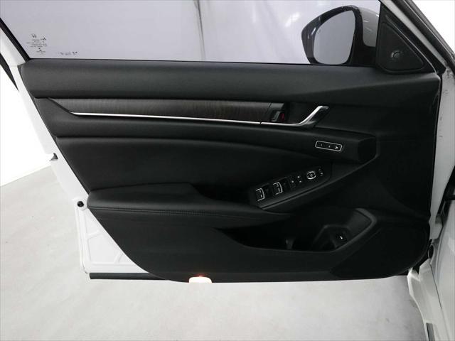 Photo of 2021 Platinum White Pearl Honda Accord Hybrid