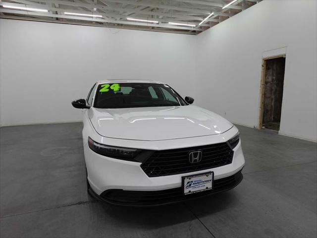 Photo of 2024 Platinum White Pearl Honda Accord Hybrid