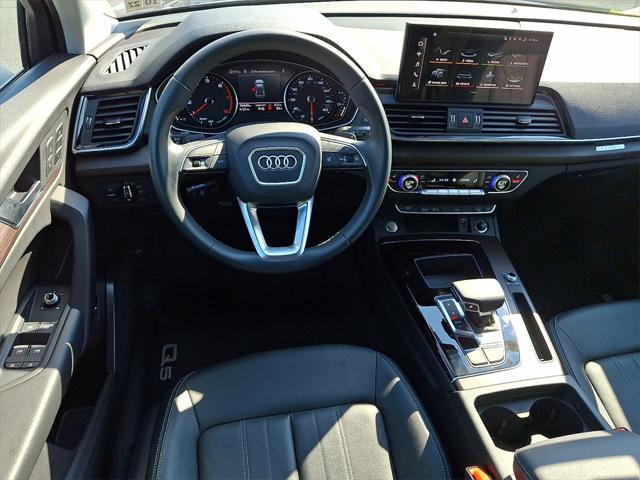 Photo of 2023 Mythos Black Metallic Audi Q5