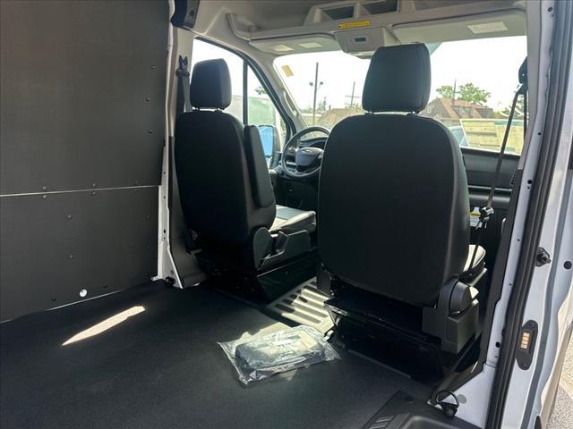 Photo of 2025 OXFORD WHITE Ford Transit-250