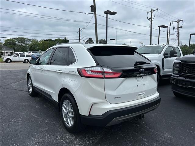 Photo of 2022 STAR WHITE Ford Edge